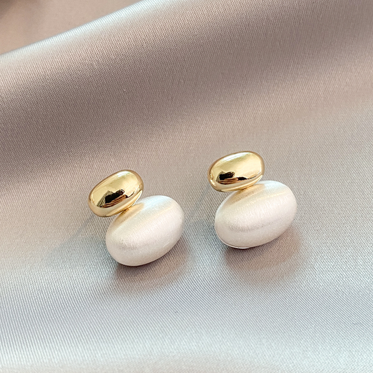 Boucles d’Oreilles Ovales en Or Ornées de Perles